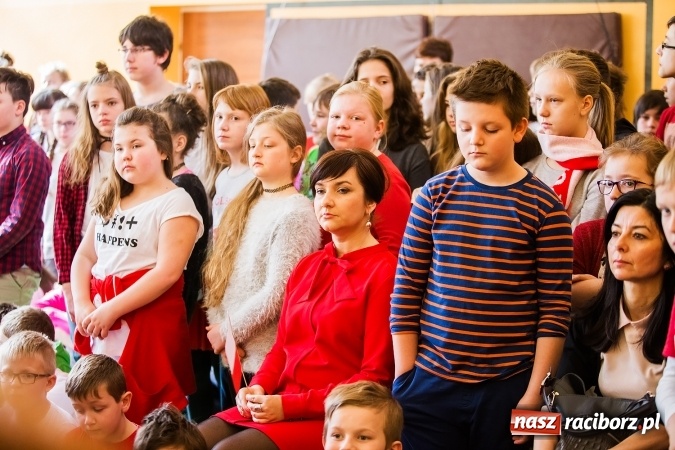 Zdjęcie w galerii na portalu naszraciborz.pl: Głośne czytanie w Szkole Podstawowej nr 13 wiadomości z regionu