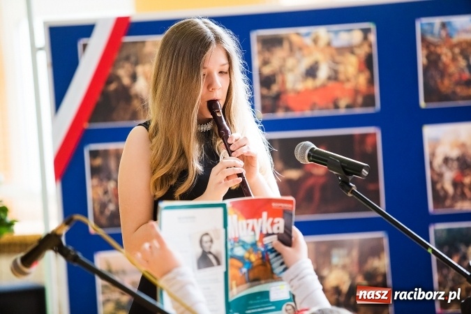 Zdjęcie w galerii na portalu naszraciborz.pl: Głośne czytanie w Szkole Podstawowej nr 13 wiadomości z regionu