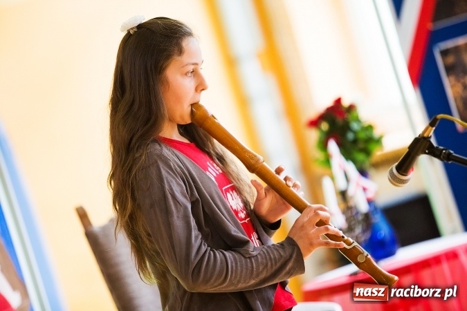 Zdjęcie w galerii na portalu naszraciborz.pl: Głośne czytanie w Szkole Podstawowej nr 13 wiadomości z regionu