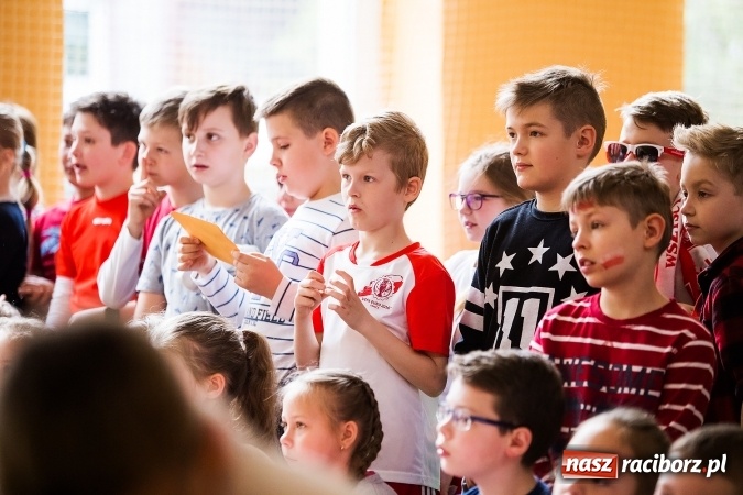 Zdjęcie w galerii na portalu naszraciborz.pl: Głośne czytanie w Szkole Podstawowej nr 13 wiadomości z regionu