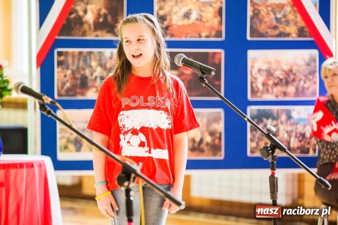 Zdjęcie w galerii na portalu naszraciborz.pl: Głośne czytanie w Szkole Podstawowej nr 13 wiadomości z regionu