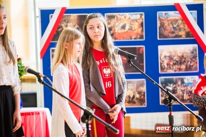 Zdjęcie w galerii na portalu naszraciborz.pl: Głośne czytanie w Szkole Podstawowej nr 13 wiadomości z regionu