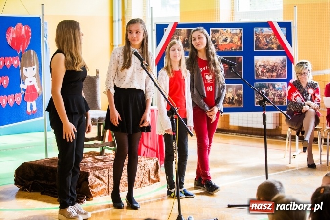 Zdjęcie w galerii na portalu naszraciborz.pl: Głośne czytanie w Szkole Podstawowej nr 13 wiadomości z regionu