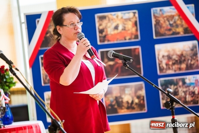 Zdjęcie w galerii na portalu naszraciborz.pl: Głośne czytanie w Szkole Podstawowej nr 13 wiadomości z regionu