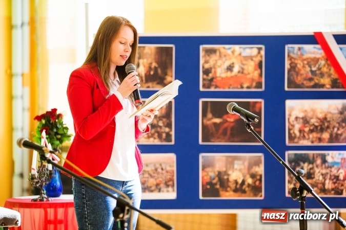 Zdjęcie w galerii na portalu naszraciborz.pl: Głośne czytanie w Szkole Podstawowej nr 13 wiadomości z regionu