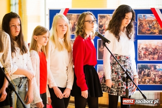 Zdjęcie w galerii na portalu naszraciborz.pl: Głośne czytanie w Szkole Podstawowej nr 13 wiadomości z regionu