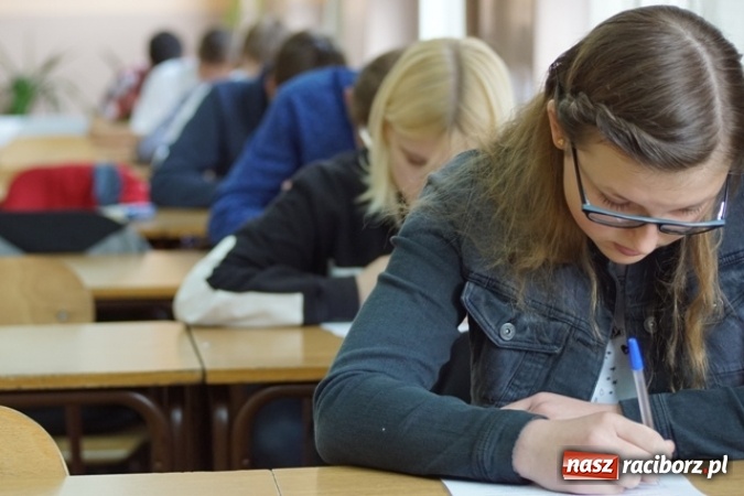 Zdjęcie w galerii na portalu naszraciborz.pl: W Mechaniku odbyła się kolejna edycja konkursu IT English wiadomości z regionu