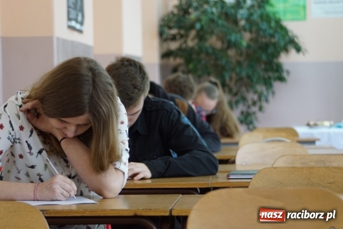 Zdjęcie w galerii na portalu naszraciborz.pl: W Mechaniku odbyła się kolejna edycja konkursu IT English wiadomości z regionu