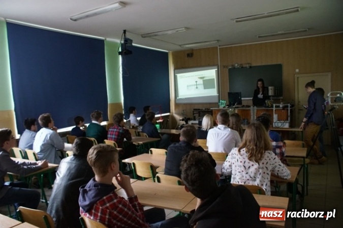 Zdjęcie w galerii na portalu naszraciborz.pl: W Mechaniku odbyła się kolejna edycja konkursu IT English wiadomości z regionu