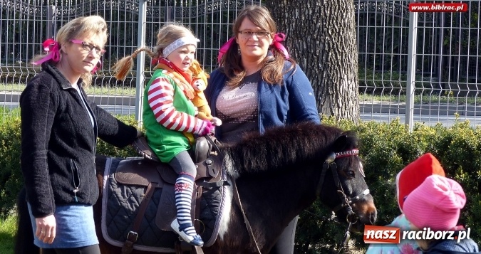 Zdjęcie w galerii na portalu naszraciborz.pl: Parada bajkowych postaci w Brzeziu  wiadomości z regionu