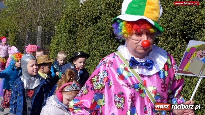 Zdjęcie w galerii na portalu naszraciborz.pl: Parada bajkowych postaci w Brzeziu  wiadomości z regionu