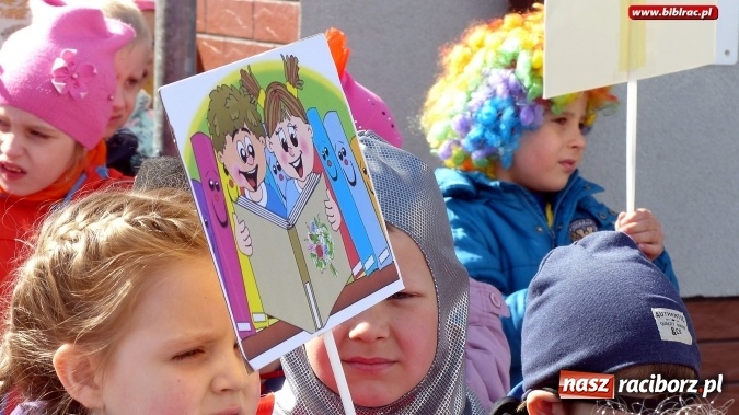 Zdjęcie w galerii na portalu naszraciborz.pl: Parada bajkowych postaci w Brzeziu  wiadomości z regionu