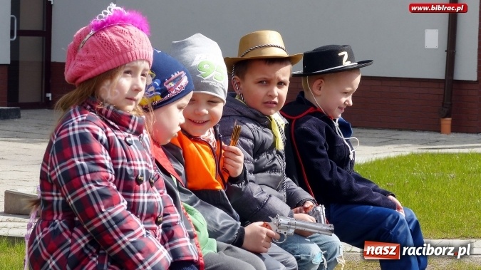 Zdjęcie w galerii na portalu naszraciborz.pl: Parada bajkowych postaci w Brzeziu  wiadomości z regionu