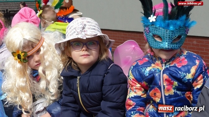 Zdjęcie w galerii na portalu naszraciborz.pl: Parada bajkowych postaci w Brzeziu  wiadomości z regionu