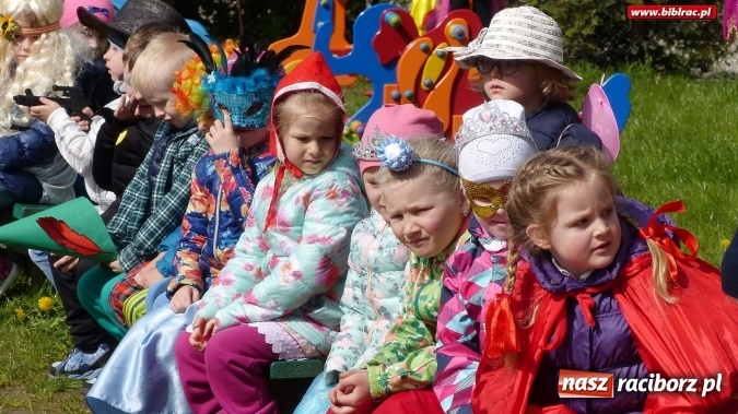 Zdjęcie w galerii na portalu naszraciborz.pl: Parada bajkowych postaci w Brzeziu  wiadomości z regionu