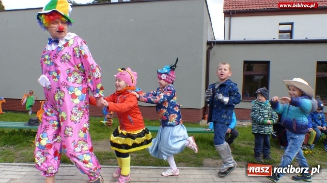 Zdjęcie w galerii na portalu naszraciborz.pl: Parada bajkowych postaci w Brzeziu  wiadomości z regionu