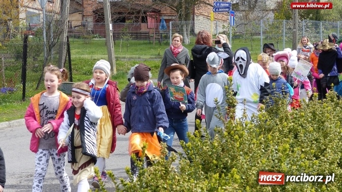 Zdjęcie w galerii na portalu naszraciborz.pl: Parada bajkowych postaci w Brzeziu  wiadomości z regionu