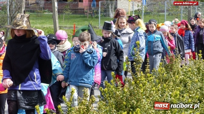 Zdjęcie w galerii na portalu naszraciborz.pl: Parada bajkowych postaci w Brzeziu  wiadomości z regionu