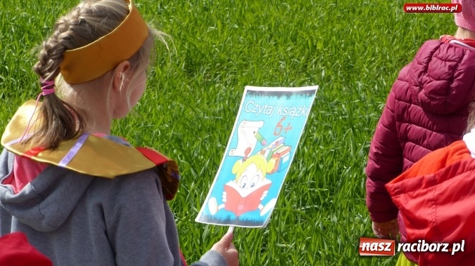 Zdjęcie w galerii na portalu naszraciborz.pl: Parada bajkowych postaci w Brzeziu  wiadomości z regionu