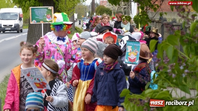 Zdjęcie w galerii na portalu naszraciborz.pl: Parada bajkowych postaci w Brzeziu  wiadomości z regionu