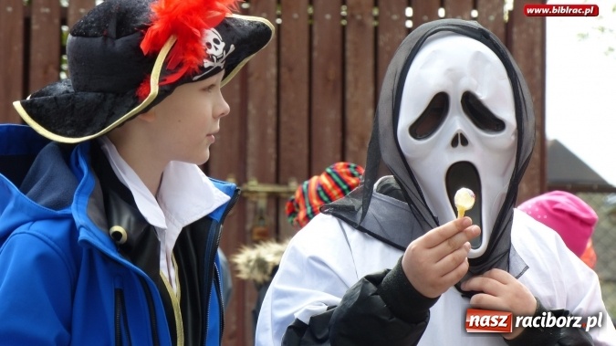 Zdjęcie w galerii na portalu naszraciborz.pl: Parada bajkowych postaci w Brzeziu  wiadomości z regionu