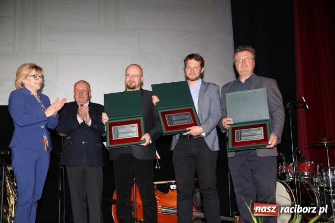 Zdjęcie w galerii na portalu naszraciborz.pl: Zielone czeki 2017 wręczone. Sunex z Raciborza wśród wyróżnionych wiadomości z regionu