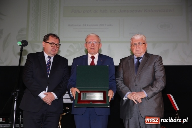 Zdjęcie w galerii na portalu naszraciborz.pl: Zielone czeki 2017 wręczone. Sunex z Raciborza wśród wyróżnionych wiadomości z regionu