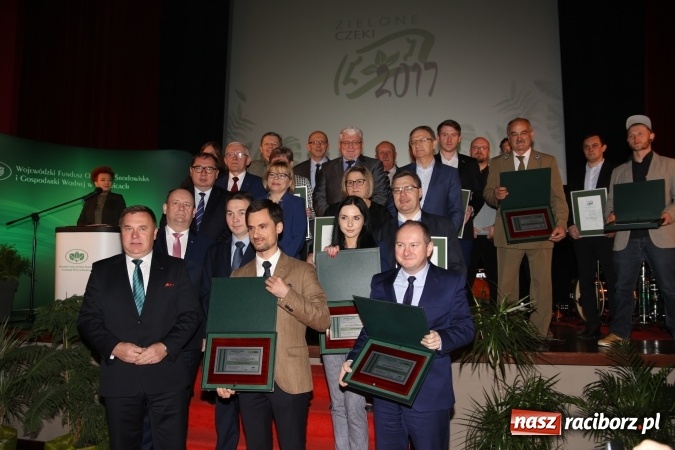 Zdjęcie w galerii na portalu naszraciborz.pl: Zielone czeki 2017 wręczone. Sunex z Raciborza wśród wyróżnionych wiadomości z regionu