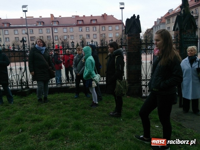 Zdjęcie w galerii na portalu naszraciborz.pl: Uczennice Gimnazjum nr 5 laureatkami wojew&oacute;dzkich eliminacji og&oacute;lnopolskiego konkursu krajoznawczego wiadomości z regionu