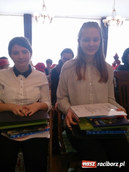 Zdjęcie w galerii na portalu naszraciborz.pl: Uczennice Gimnazjum nr 5 laureatkami wojew&oacute;dzkich eliminacji og&oacute;lnopolskiego konkursu krajoznawczego wiadomości z regionu