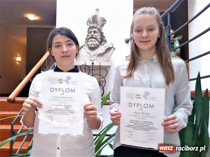 Zdjęcie w galerii na portalu naszraciborz.pl: Uczennice Gimnazjum nr 5 laureatkami wojew&oacute;dzkich eliminacji og&oacute;lnopolskiego konkursu krajoznawczego wiadomości z regionu