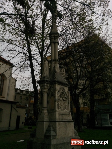 Zdjęcie w galerii na portalu naszraciborz.pl: Uczennice Gimnazjum nr 5 laureatkami wojew&oacute;dzkich eliminacji og&oacute;lnopolskiego konkursu krajoznawczego wiadomości z regionu