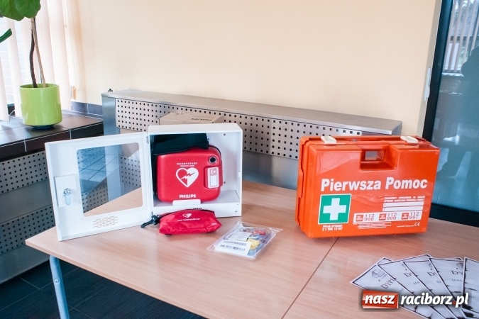 Zdjęcie w galerii na portalu naszraciborz.pl: Raciborski PKS otrzymał specjalistyczny defibrylator wiadomości z regionu