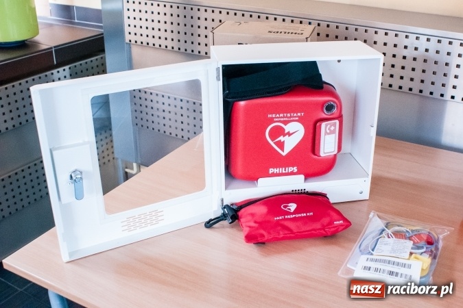 Zdjęcie w galerii na portalu naszraciborz.pl: Raciborski PKS otrzymał specjalistyczny defibrylator wiadomości z regionu