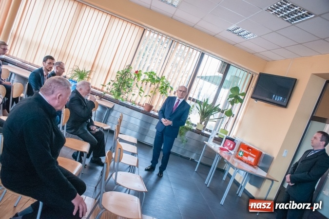 Zdjęcie w galerii na portalu naszraciborz.pl: Raciborski PKS otrzymał specjalistyczny defibrylator wiadomości z regionu