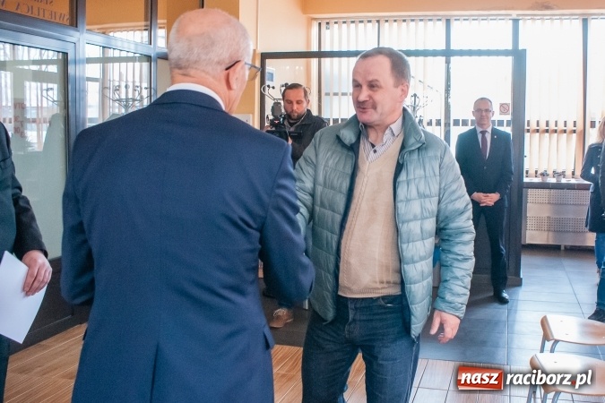 Zdjęcie w galerii na portalu naszraciborz.pl: Raciborski PKS otrzymał specjalistyczny defibrylator wiadomości z regionu