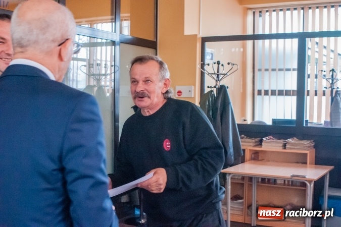 Zdjęcie w galerii na portalu naszraciborz.pl: Raciborski PKS otrzymał specjalistyczny defibrylator wiadomości z regionu