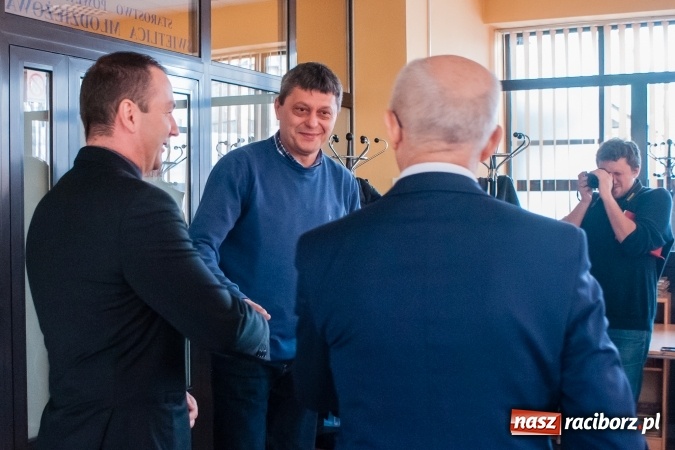 Zdjęcie w galerii na portalu naszraciborz.pl: Raciborski PKS otrzymał specjalistyczny defibrylator wiadomości z regionu