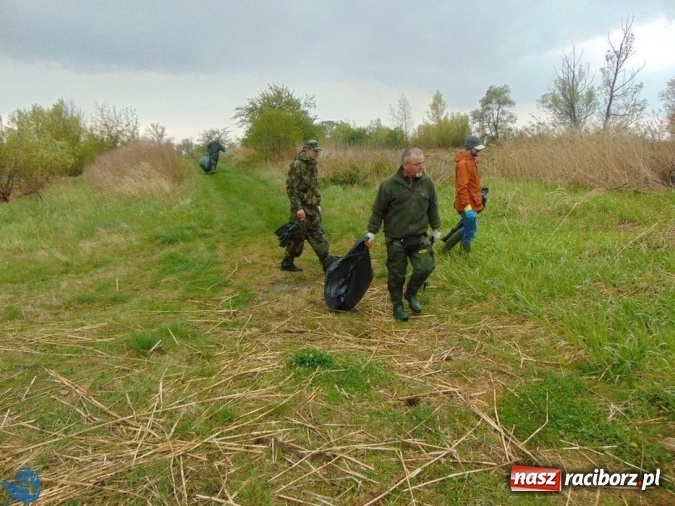 Zdjęcie w galerii na portalu naszraciborz.pl: Kolejna akcja sprzątania łowisk, tym razem w Sudole i Studziennej wiadomości z regionu