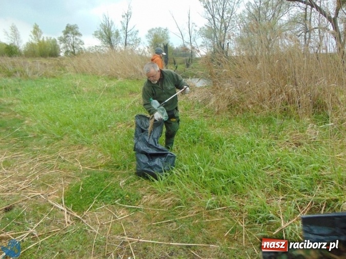 Zdjęcie w galerii na portalu naszraciborz.pl: Kolejna akcja sprzątania łowisk, tym razem w Sudole i Studziennej wiadomości z regionu