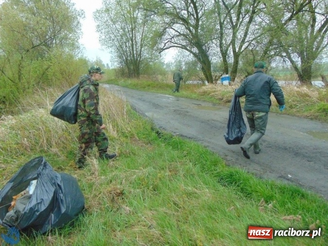 Zdjęcie w galerii na portalu naszraciborz.pl: Kolejna akcja sprzątania łowisk, tym razem w Sudole i Studziennej wiadomości z regionu