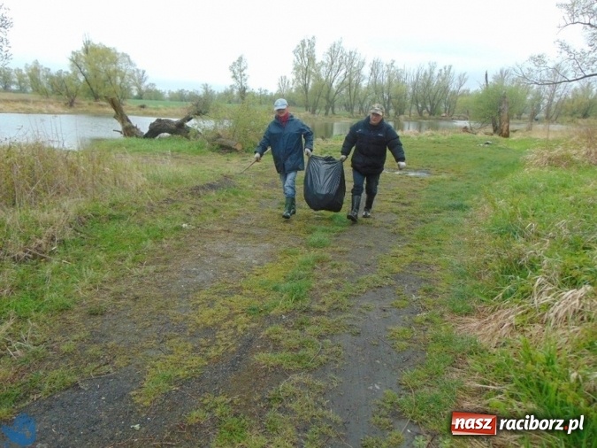 Zdjęcie w galerii na portalu naszraciborz.pl: Kolejna akcja sprzątania łowisk, tym razem w Sudole i Studziennej wiadomości z regionu