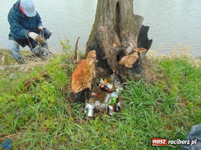 Zdjęcie w galerii na portalu naszraciborz.pl: Kolejna akcja sprzątania łowisk, tym razem w Sudole i Studziennej wiadomości z regionu