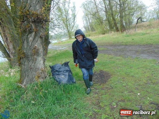 Zdjęcie w galerii na portalu naszraciborz.pl: Kolejna akcja sprzątania łowisk, tym razem w Sudole i Studziennej wiadomości z regionu