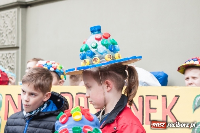 Zdjęcie w galerii na portalu naszraciborz.pl: Uczniowie SP13 obchodzili dziś Dzień Ziemi wiadomości z regionu