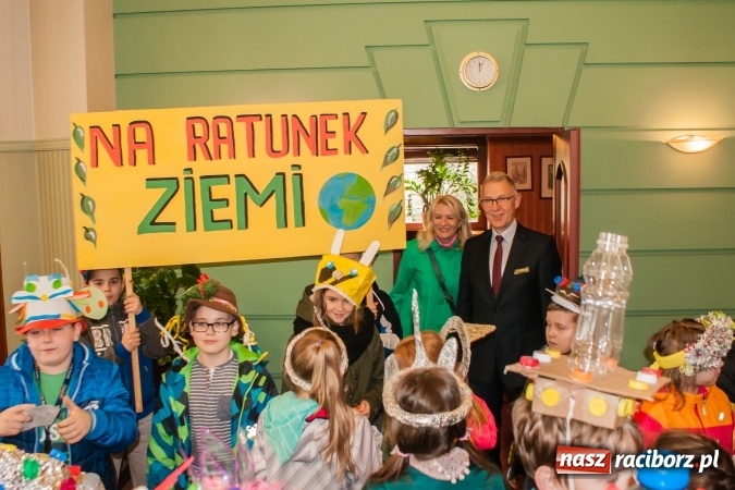 Zdjęcie w galerii na portalu naszraciborz.pl: Uczniowie SP13 obchodzili dziś Dzień Ziemi wiadomości z regionu