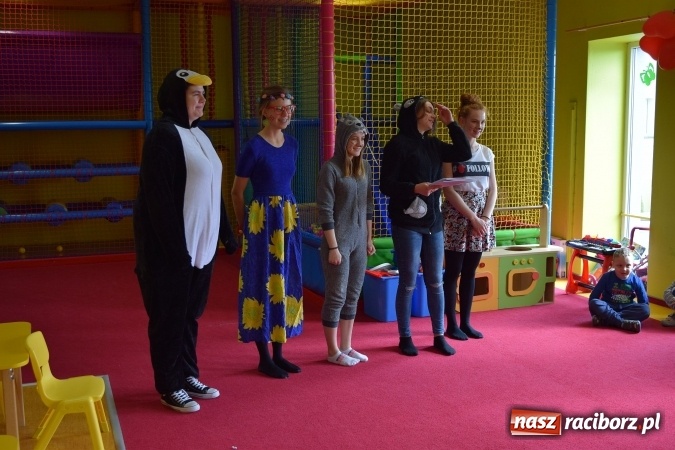 Zdjęcie w galerii na portalu naszraciborz.pl: Nie truj sąsiada - uczniowie CKZiU nr 1 edukują już w przedszkolu wiadomości z regionu