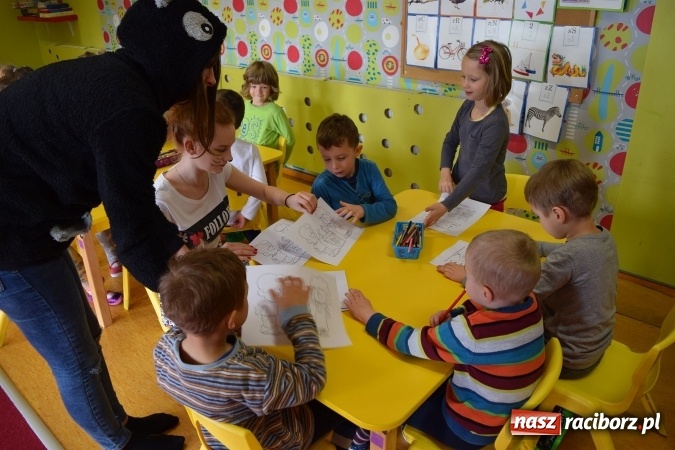 Zdjęcie w galerii na portalu naszraciborz.pl: Nie truj sąsiada - uczniowie CKZiU nr 1 edukują już w przedszkolu wiadomości z regionu