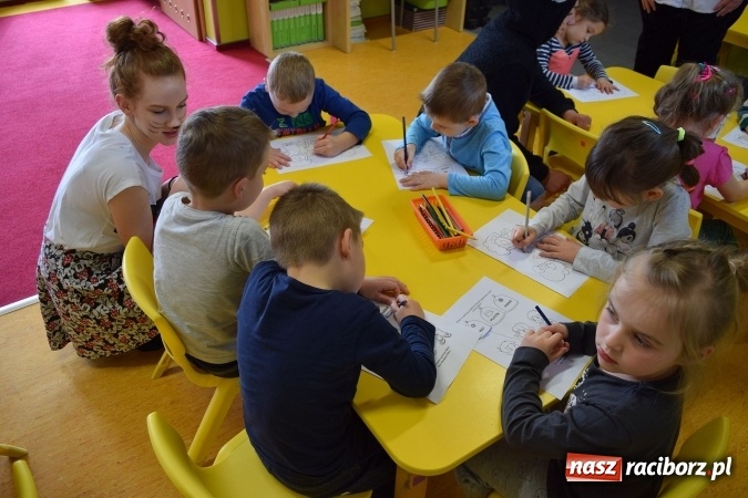 Zdjęcie w galerii na portalu naszraciborz.pl: Nie truj sąsiada - uczniowie CKZiU nr 1 edukują już w przedszkolu wiadomości z regionu