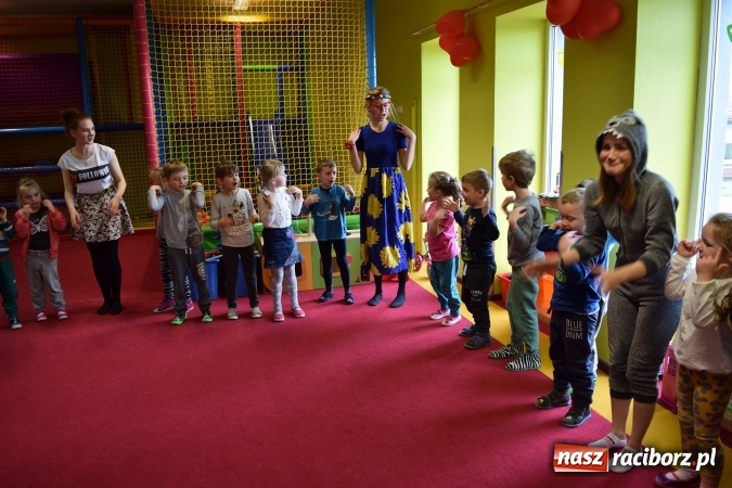 Zdjęcie w galerii na portalu naszraciborz.pl: Nie truj sąsiada - uczniowie CKZiU nr 1 edukują już w przedszkolu wiadomości z regionu